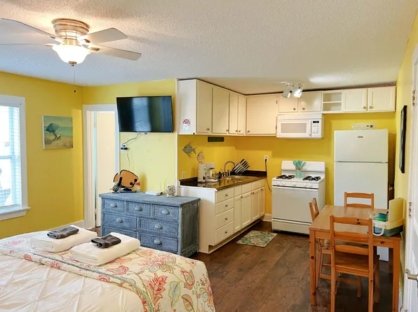 1715 19th St, Galveston, TX