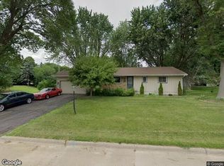 5660 Lindsay St, Golden Valley, MN 55422