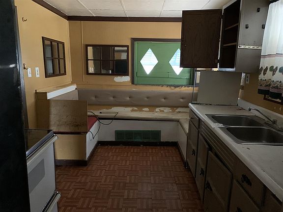 4th image of 111 E Ash Ave