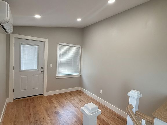 4th image of 48 Winter St #5REAR