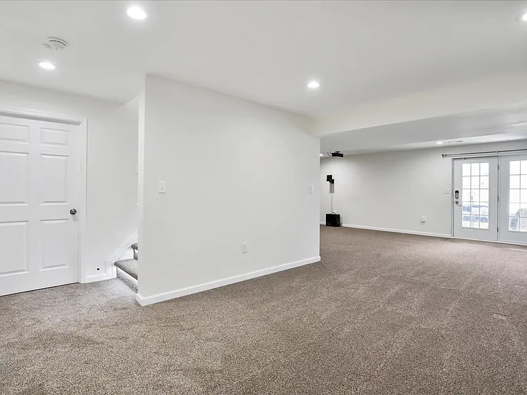 319 Morlyn Dr — Photo 40
