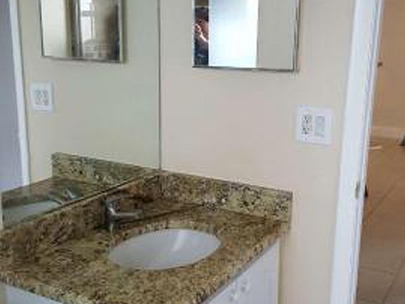 3rd image of 4521 Treehouse Ln #A