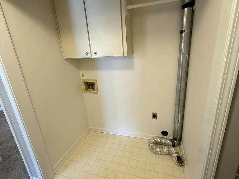 394 W Pointe Dr — Photo 9
