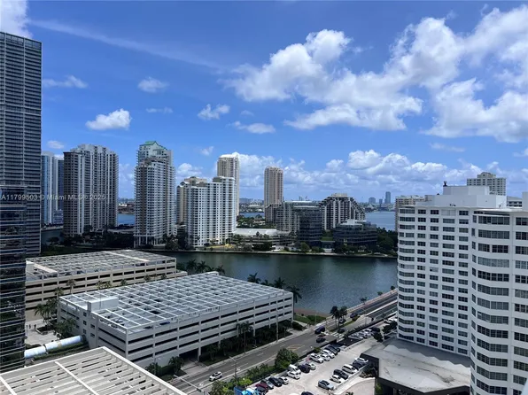 950 Brickell Bay Dr, Miami, FL