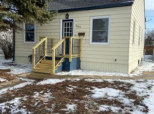 1009 6th St SW, Minot, ND 58701