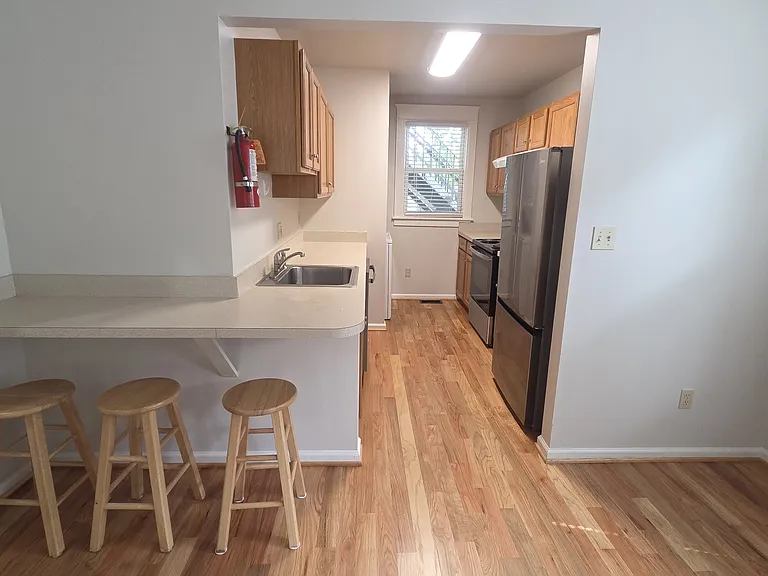 28 W Park Ave #2R — Photo 4