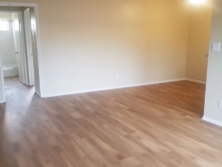 STUNNING APARTMENT IN A GREAT LOCATION! — Photo 17