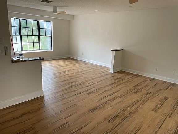 3rd image of 3322 Briarwood Cir