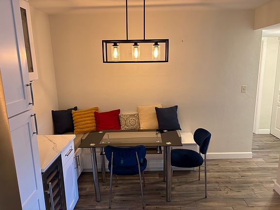 Breakfast Nook. Table and chairs included