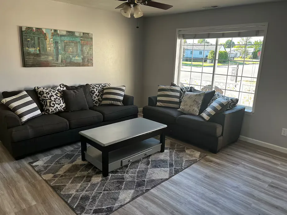3 bed, 1240 sqft, $2,595 — Photo 4