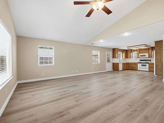 4th image of 10597 River Oak Ct