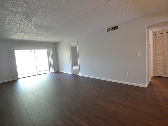 4th image of 110 Cypress Ct