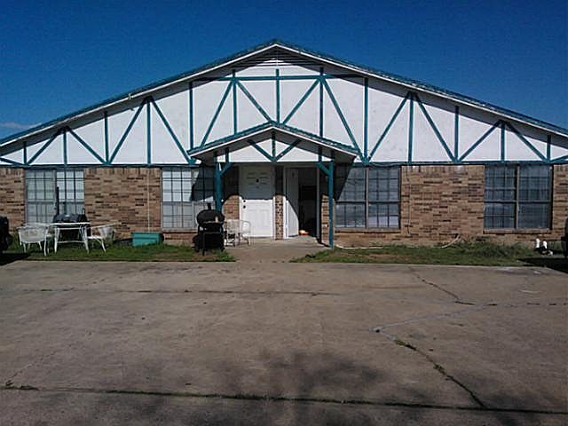 1st image of 3262 Matthews Dr APT C