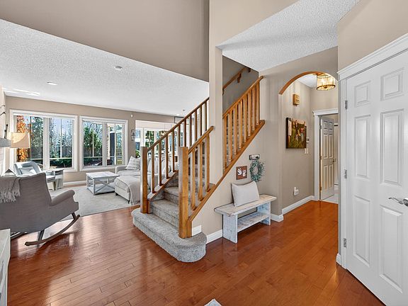 4th image of 1110 Armitage Cres SW