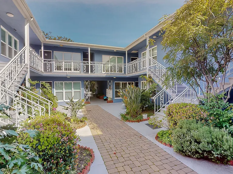 Westwood Hills Apartment — Photo 6
