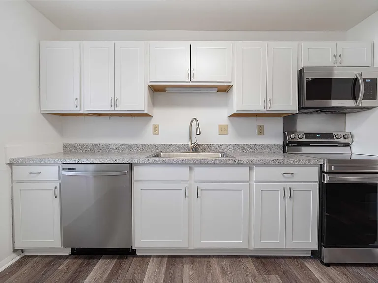 Foxridge Apartment Homes — Photo 191