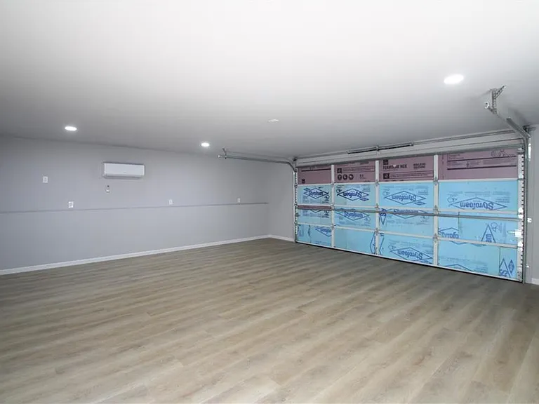 105 Homeport Dr — Photo 13