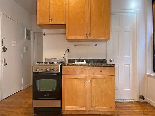 3rd image of 236 E 13th St APT 12
