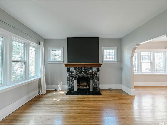 2nd image of 903 10th STREET E