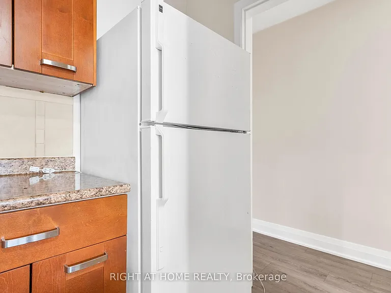 1698A Eglinton Ave W — Photo 11