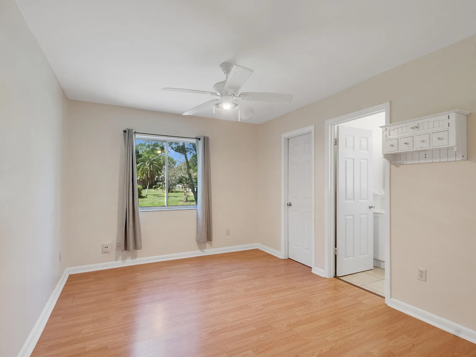 4 bed, 2.0 bath, 1150 sqft, $2,180 — Photo 4