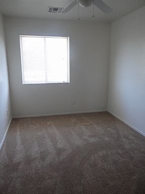4th image of 2608 E Marconi Ave Unit 2