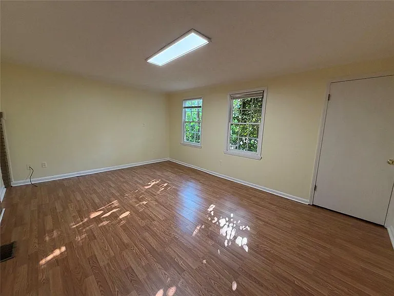 2720 Hollywood Dr — Photo 16
