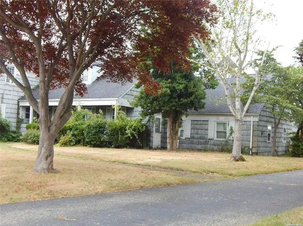 92 Peninsula Drive, Babylon, NY 11702