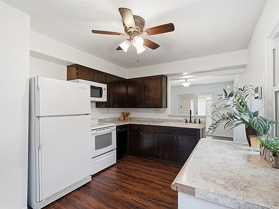 3rd image of 3633 Bel Air Dr SE