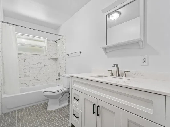 751 Hummingbird Way APT 7, North Palm Beach, FL 33408