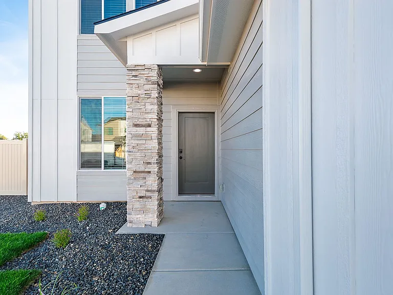 2640 N Silver Wolf Ave — Photo 3