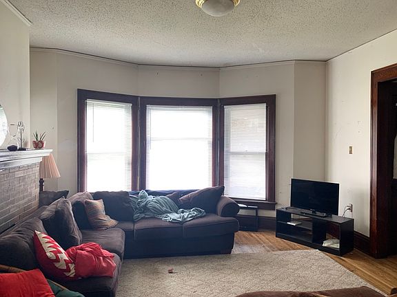 3rd image of 2952 N Maryland Ave