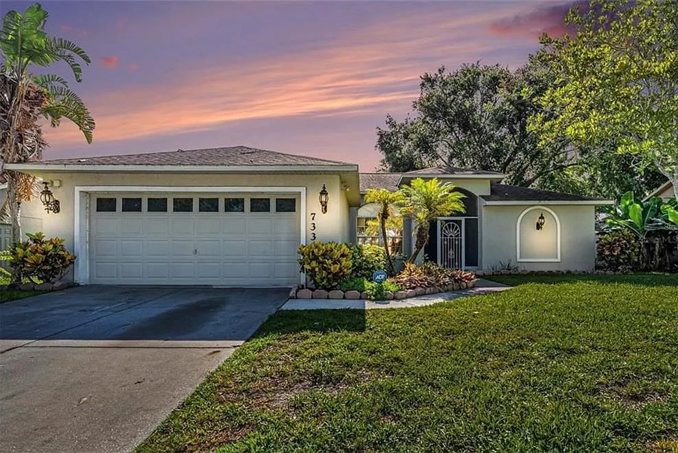 3 bed, 2.0 bath, 1461 sqft, $1,900 — Photo 1