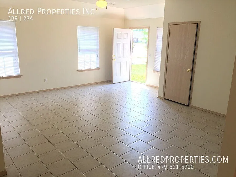 Fresh, Spacious & Ready for You to Call Home! — Photo 4