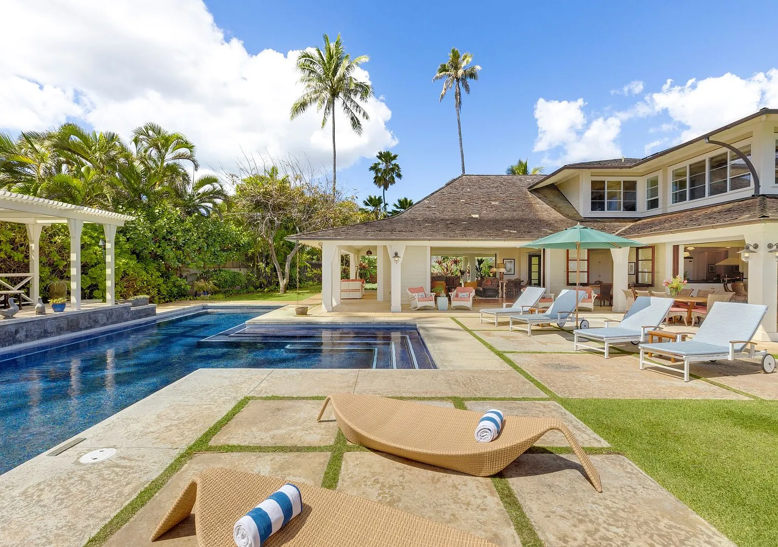 Private 7bdrm Beachfront Home w/Carriage House & Pool! Kahala Beachside Estate — Photo 2