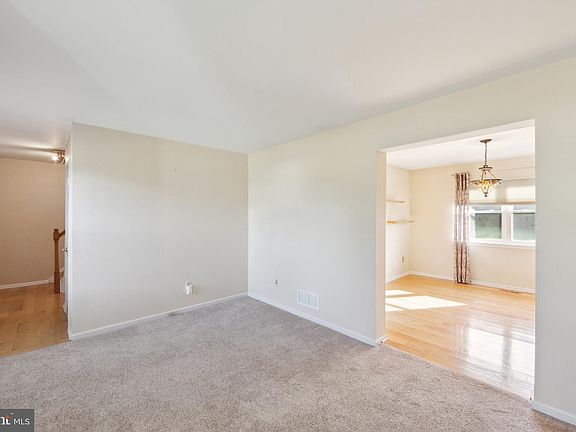4th image of 345 Trotters Way