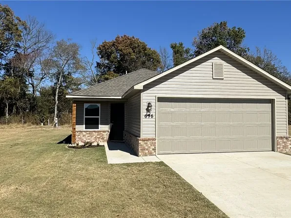 696 Saydi St, Elkins, AR 72727