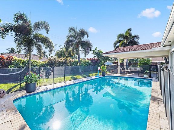 3rd image of 491 NW 13th Drive