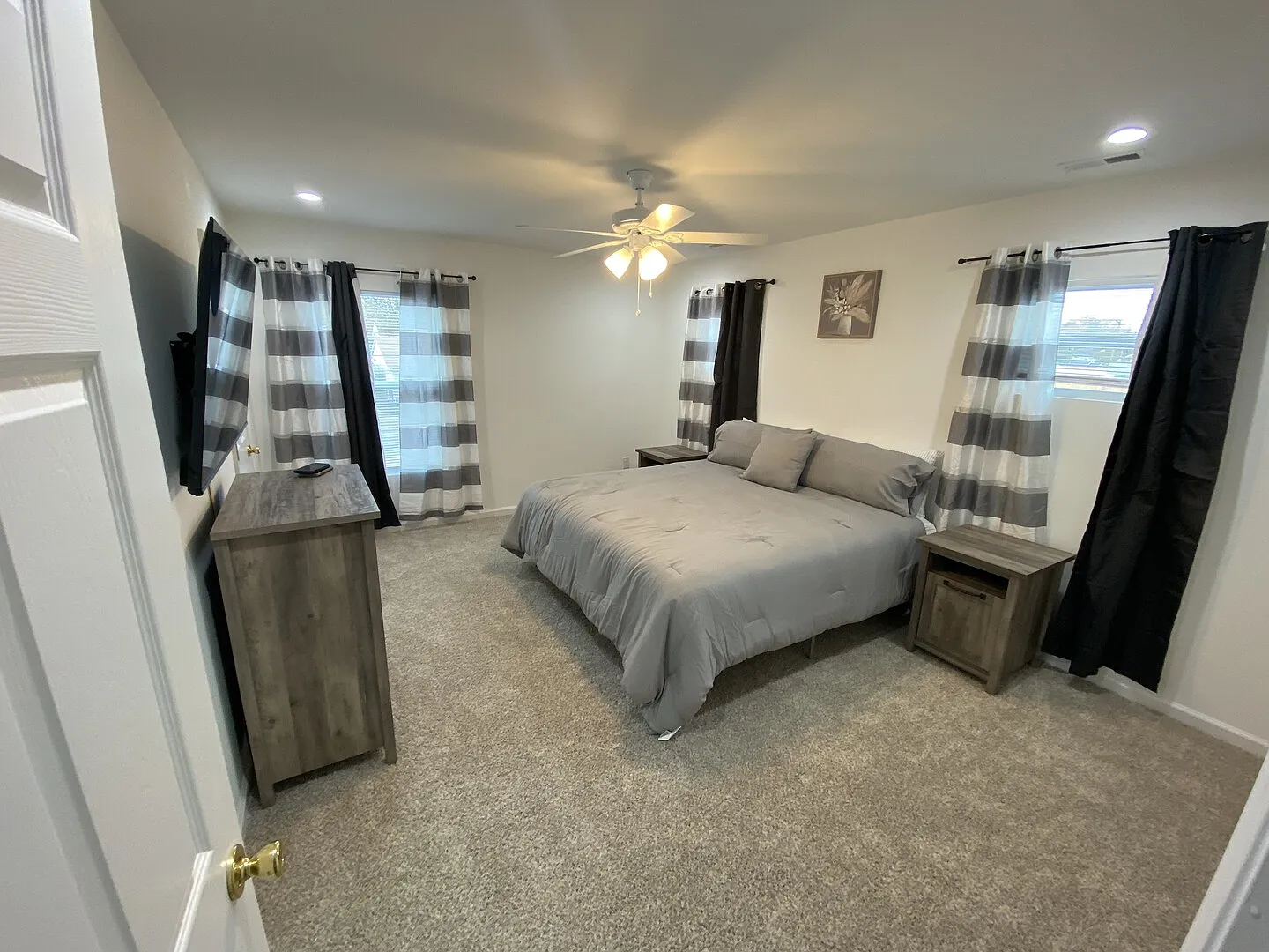 Chesapeake Gray — Photo 3