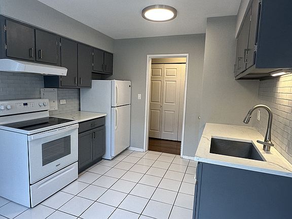 5th image of 2351 W Jarvis Ave #1E