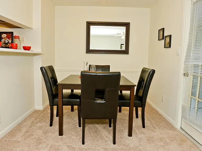 Hunters Point Apartments — Photo 38