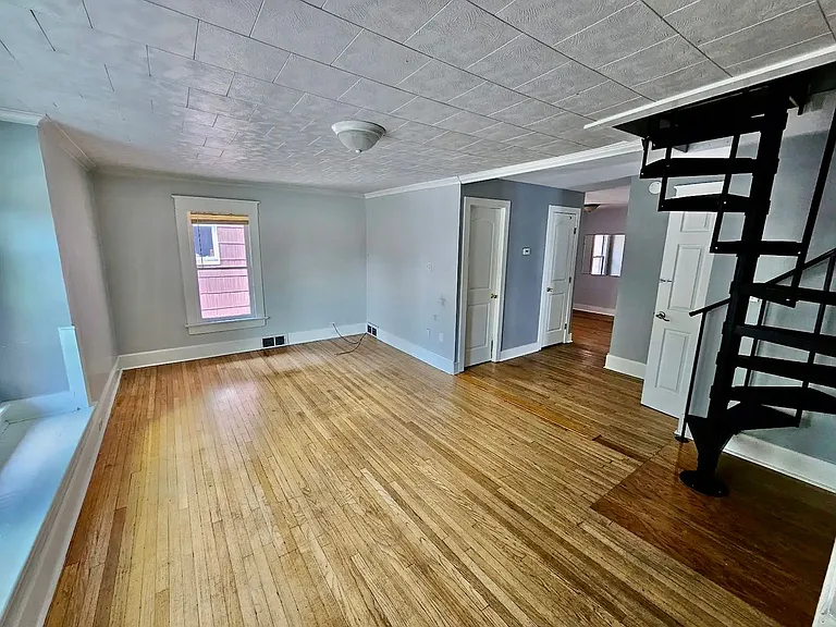 911 Weschler Ave #2 — Photo 2