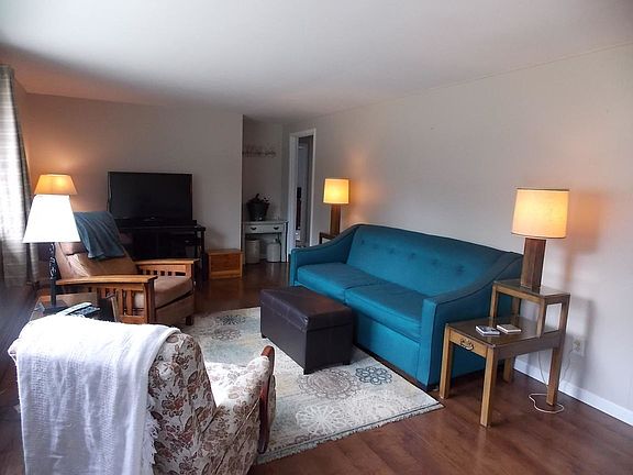 2nd image of 527 Humboldt St