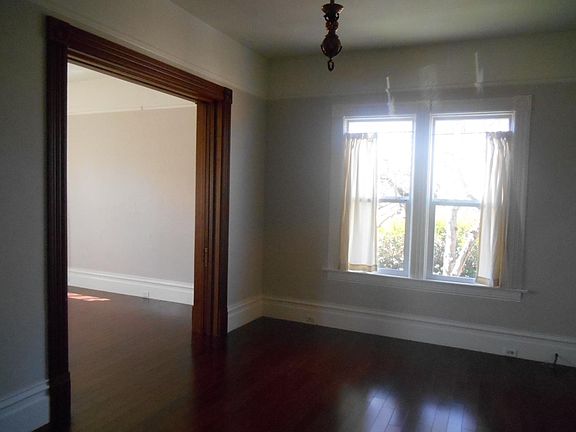 3rd image of 327 Hodgson St