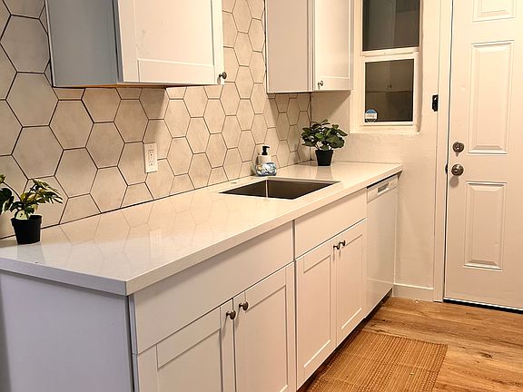 5th image of 422 N 18th Ave APT 3