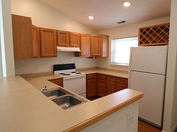 3rd image of 634 E Hillside Dr #662