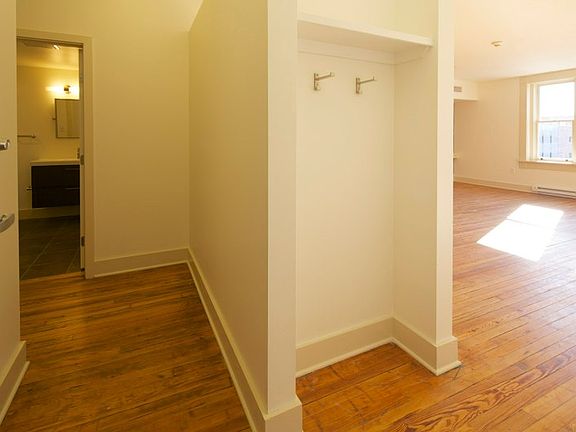5th image of 463 N High St #4C