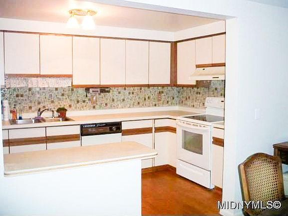 5th image of 13 Sherman Oaks Dr