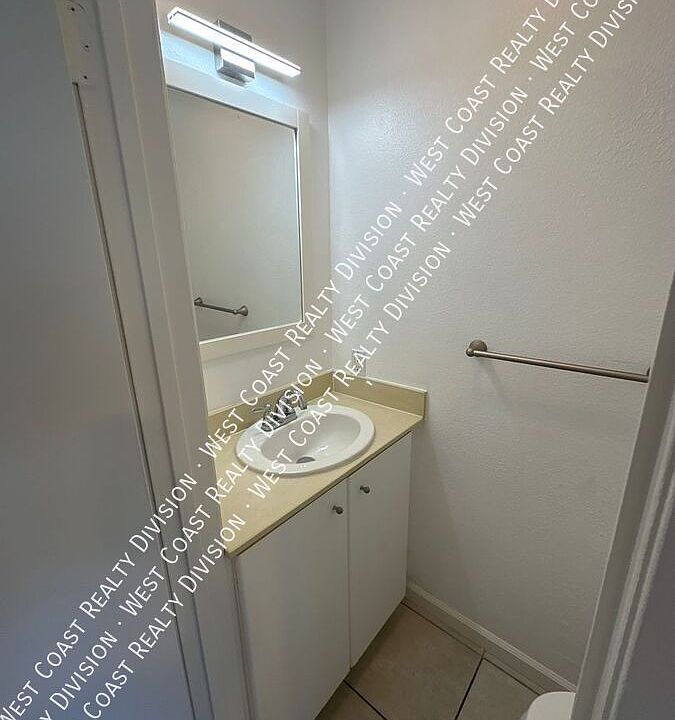 1st image of 2743 Menlo Ave