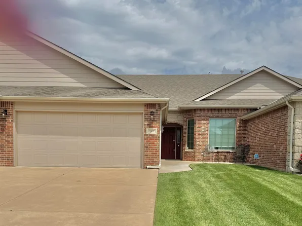 140 N Poplar Ct, Valley Center, KS 67147